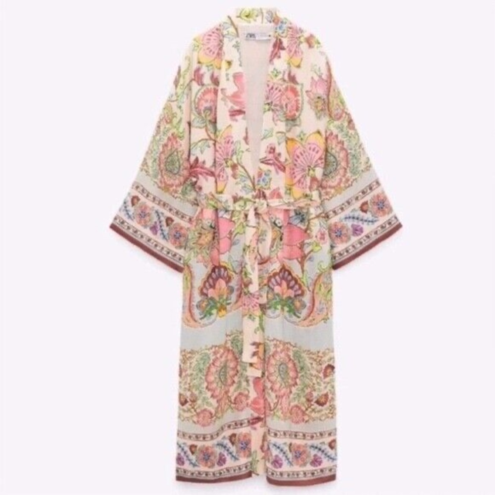 Zara blogger favorite floral kimono robe